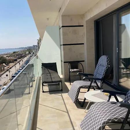 アパート Sarah Morningstar