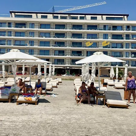 Sarah Morningstar アパート ナボダリ