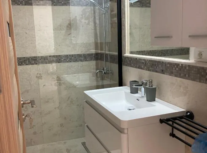 Sarah Morningstar * Năvodari