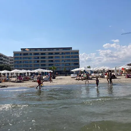 公寓 Sarah Morningstar *