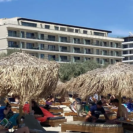 Sarah Morningstar * Năvodari