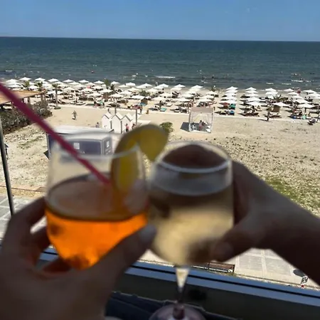 Sarah Morningstar Năvodari